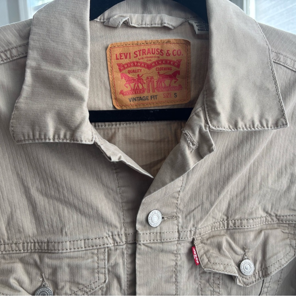 Levi’s jacket light brown